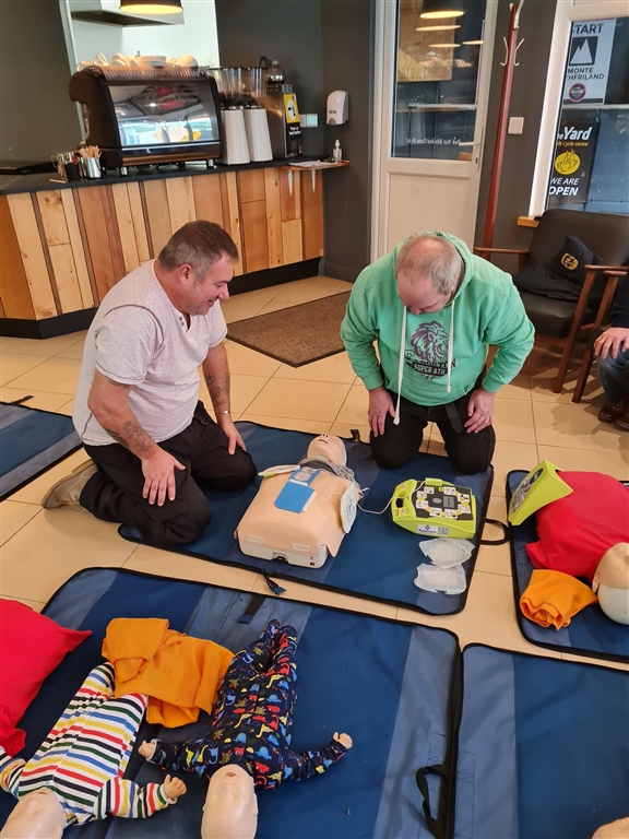 AED and CPR Basic Lifesaving, Awareness training course